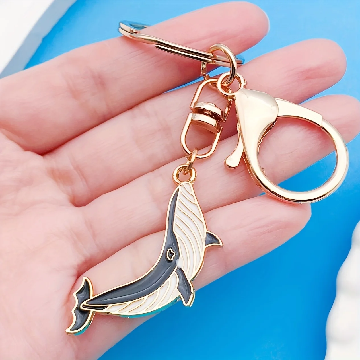 Elegant Whale Keychain in Zinc - Laptop Accessories Bag 리뷰 및 가격