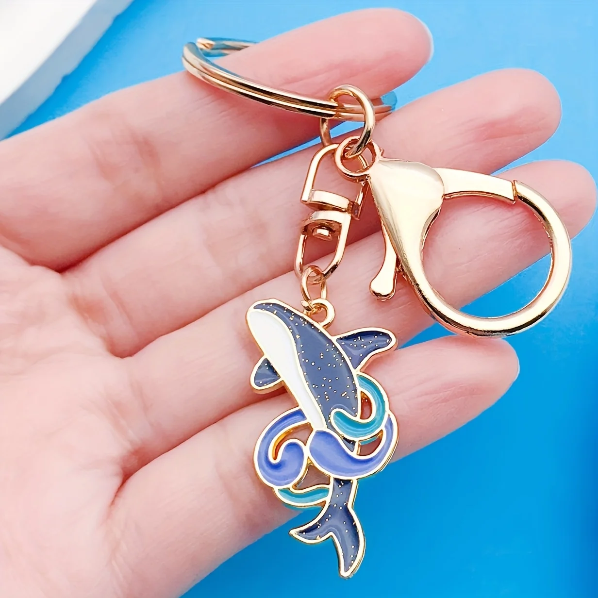 Elegant Whale Keychain in Zinc - Laptop Accessories Bag 리뷰 및 가격